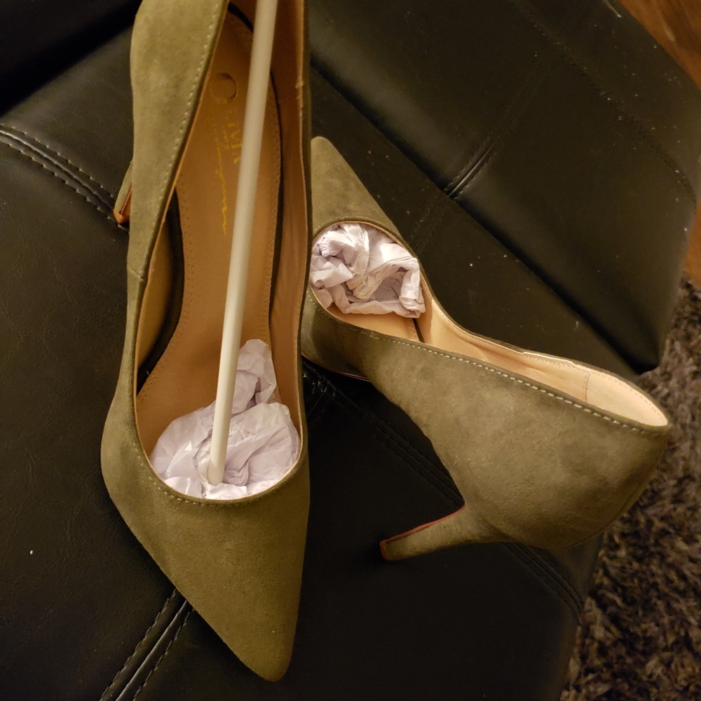 Heels - Picture 2 of 2